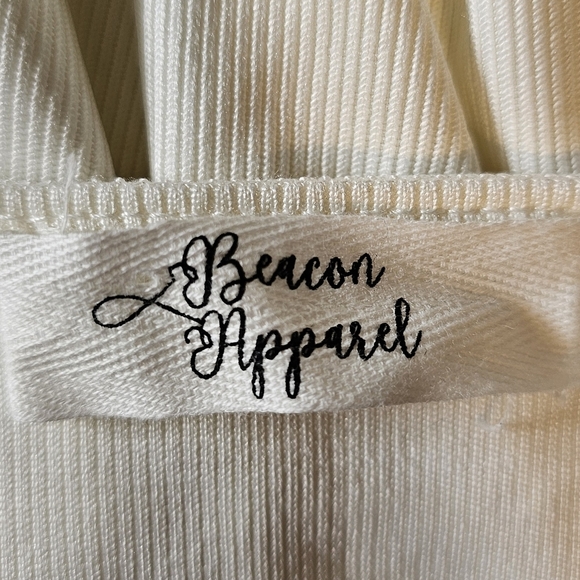 NWOT Beacon Apparel Women's White Top w Sheer Textured Short-Sleeves, Size MED - Picture 7 of 7